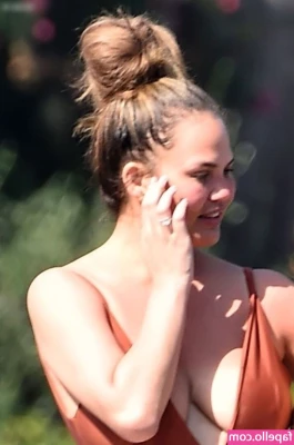 Chrissy Teigen [ chrissy-teigen ] - Would you stay in with me