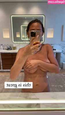 Chrissy Teigen [ chrissy-teigen ] - Happy Easter!