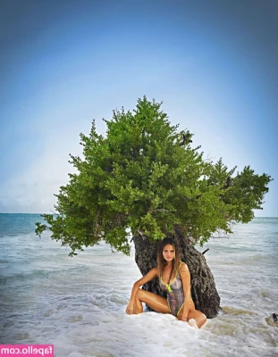 Chrissy Teigen [ chrissy-teigen ] - Come see a juicy peach 🍑 on my site 🔞 sexynatgvip.com 🔞
