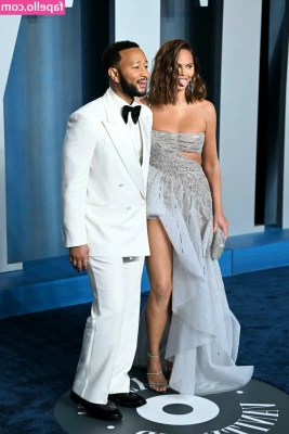 Chrissy Teigen [ chrissy-teigen ] - Send a tip to see the end