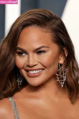Chrissy Teigen [ chrissy-teigen ] - Bringing back the classic😘😘