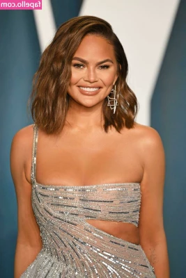 Chrissy Teigen [ chrissy-teigen ] - Buy a girl a birthday gift 🎁 from https://www.amazon.com/hz/wis…