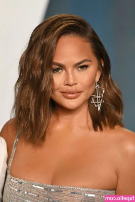 Chrissy Teigen [ chrissy-teigen ] - Maid for you~♡