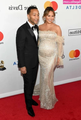 Chrissy Teigen [ chrissy-teigen ] - Good Morning Sir