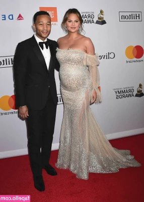 Chrissy Teigen [ chrissy-teigen ] - I m feeling meaty tonight  Hope you re hungry  dinner will be ready