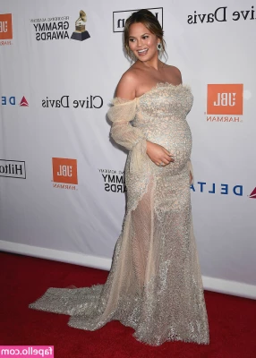 Chrissy Teigen [ chrissy-teigen ] - I love to play with my big toy  wanna see