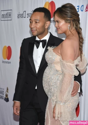 Chrissy Teigen [ chrissy-teigen ] - Watch my body move and don t take your eyes off while you stroke your