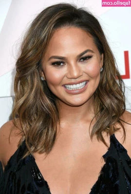 Chrissy Teigen [ chrissy-teigen ] - Open Wide 😜