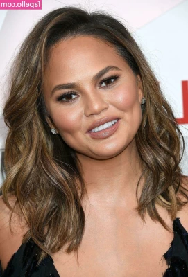 Chrissy Teigen [ chrissy-teigen ] - Who wants to see this show  Here s a sneak peak of our black light