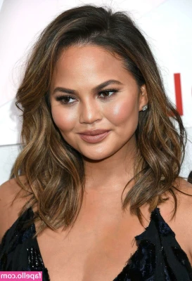 Chrissy Teigen [ chrissy-teigen ] - For my fellow feet lovers