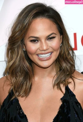 Chrissy Teigen [ chrissy-teigen ] - What do you prefer  What do you fetishize