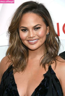 Chrissy Teigen [ chrissy-teigen ] - Getting my toes and nails done tomorrow