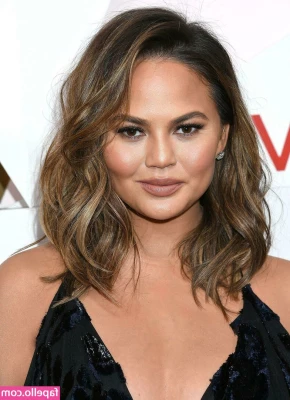 Chrissy Teigen [ chrissy-teigen ] - Who wants to play