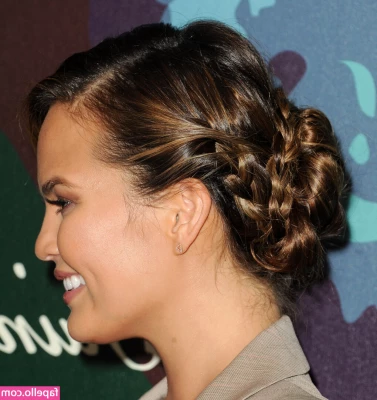 Chrissy Teigen [ chrissy-teigen ] - Sit with me