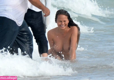 Chrissy Teigen [ chrissy-teigen ] - New to this