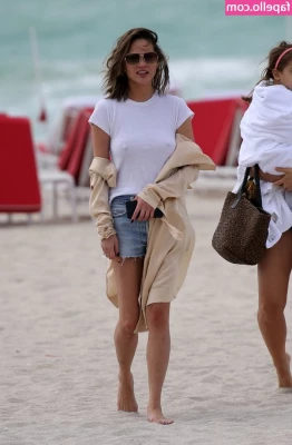 Chrissy Teigen [ chrissy-teigen ] - Oops