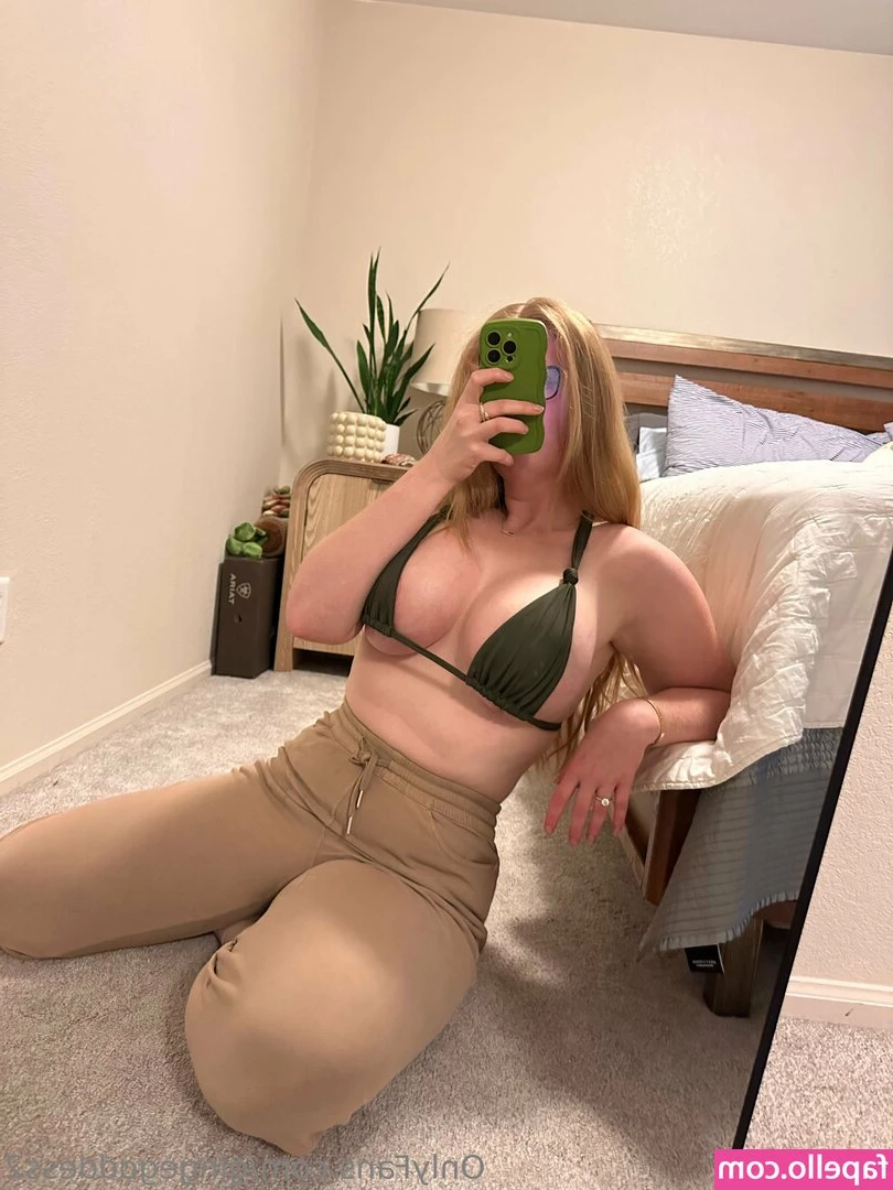 gingegoddess2 - Belching Beauties: Gia vs Layla part 2  Featuring @QueenGiaLove &