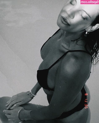 Simone Sevignani [ simone-sevignani ] - Is it hot in here  or is it just me