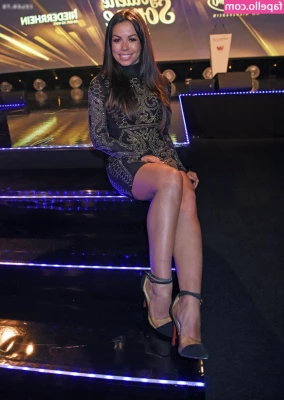 Fernanda Brandao [ fernanda-brandao ] - I m thinking of wearing this tonight