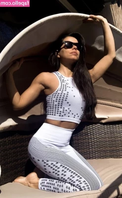 Fernanda Brandao [ fernanda-brandao ] - I wish you were here to get all bubbly with me 😏