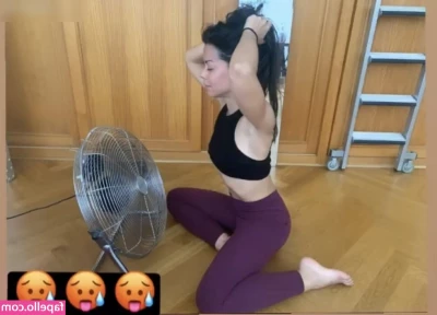 Fernanda Brandao [ fernanda-brandao ] - Hello daddy how are you  Write me here  I d love to chat