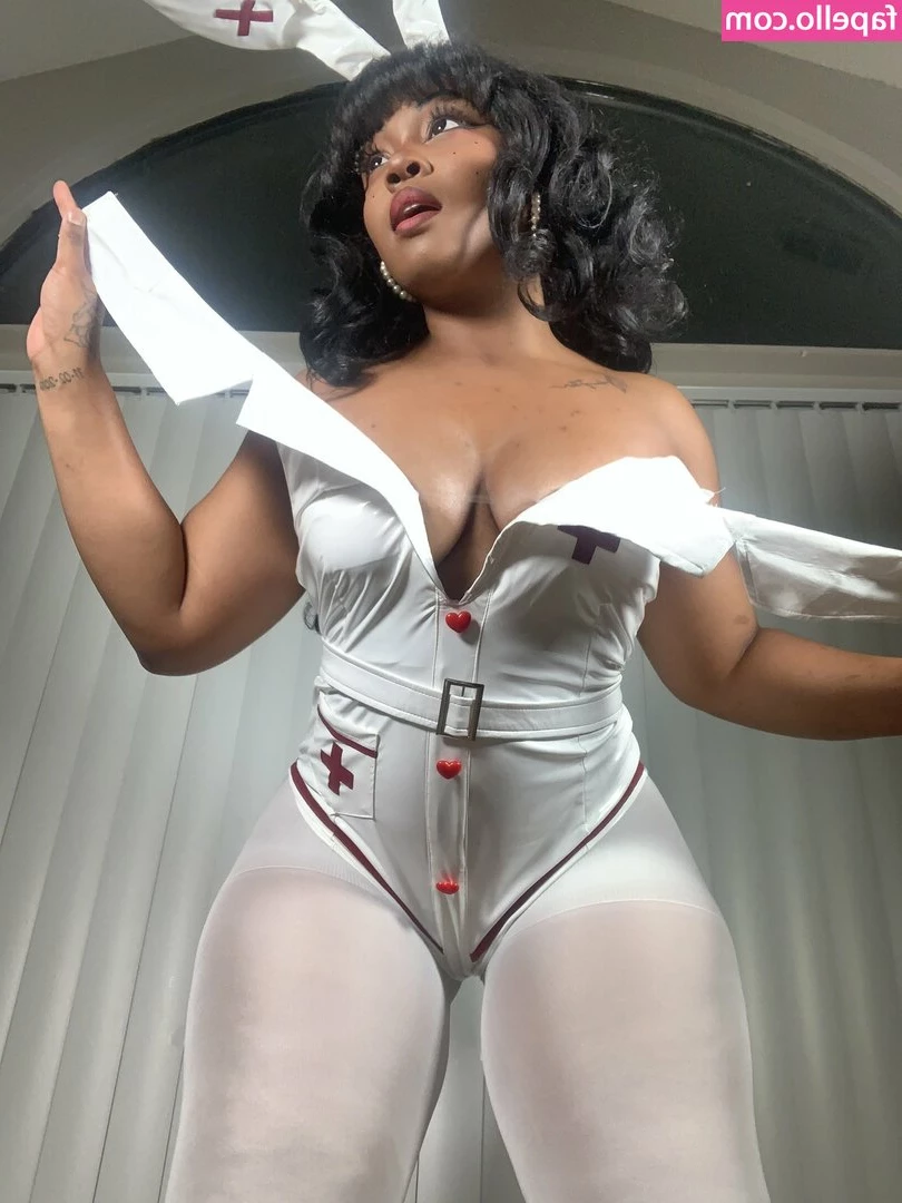 Maibunnii - Me encanta disfrutar de mi cuerpo sedoso en mis sesiones de fotos  