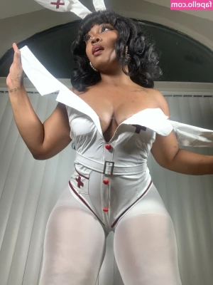 Maibunnii - Me encanta disfrutar de mi cuerpo sedoso en mis sesiones de fotos  