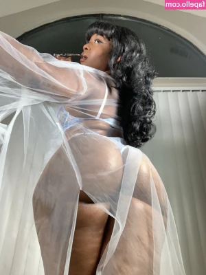 Maibunnii - What’s your favorite ass activity? 🥰