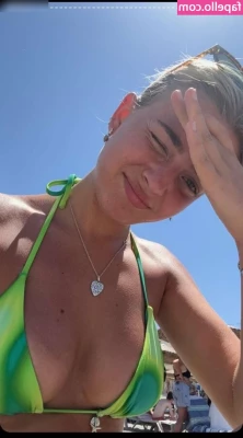 Tildekindahl - man  i really need to start tanning nude to even out these atrocious