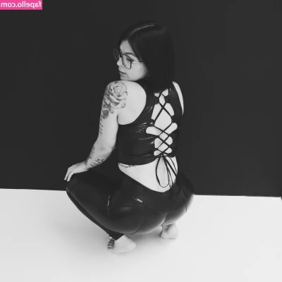 emmafischerr - More nude beach sheninagans  Watch me fling my bottoms at you