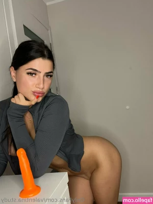 valentina.study [ valentina-study ] - LARA CROFT   Tomb Raider Cosplay    Masturbating with Lara Croft  02
