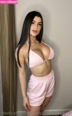 valentina.study [ valentina-study ] - Don’t you just wanna reach out and smack it 🤪