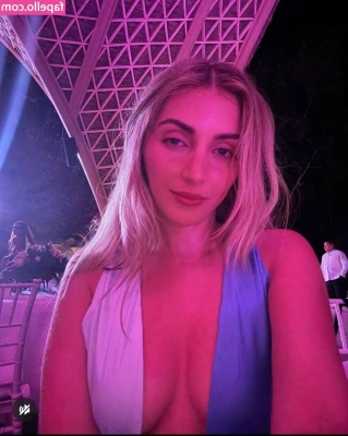 Emelia Hartford [ emelia-hartford ] - How is everyone doing this weekend