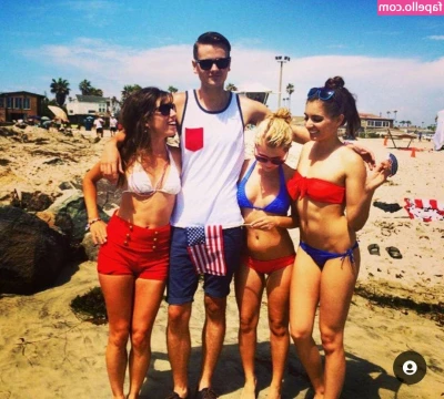 Emelia Hartford [ emelia-hartford ] - Majd  elfelejtettem posztolni az idei naptáram április képét 