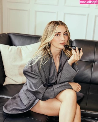 Emelia Hartford [ emelia-hartford ] - Can you take it