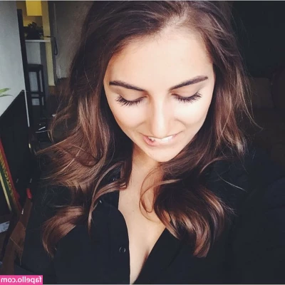 Emelia Hartford [ emelia-hartford ] - Does thou bend the knee? #Thong #Butt