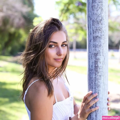 Emelia Hartford [ emelia-hartford ] - Chocolate anyone