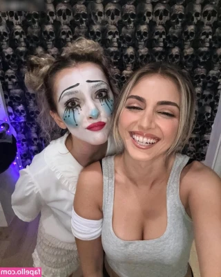 Emelia Hartford [ emelia-hartford ] - Can you take off my thong with your teeth babe? 🤤