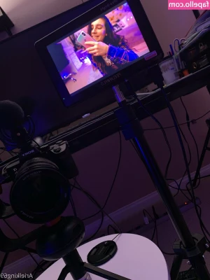 arielking69 - See how wet my pussy gets up close