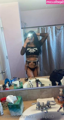lilgothbee - Black is the perfect color for this cute waifu  don t you think  uwu