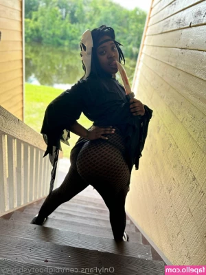 bigbootyshayyy - I see yall fw the balcony view  Over 25 videos sold so far  I