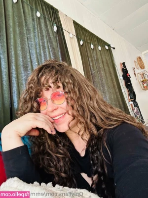 emmabanks808 - In hot selfie mode    En mode selfie chaud