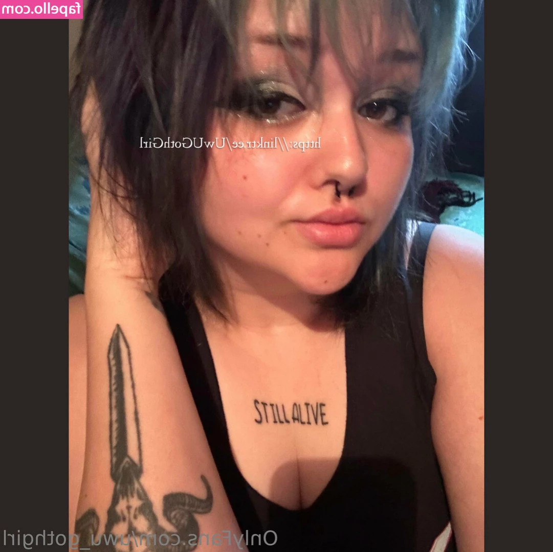 uwu_gothgirl [ uwu-gothgirl ] - Belly button content! Check out my cute belly button. Video+ pictures