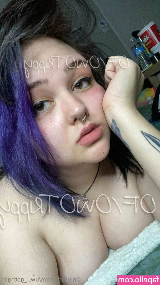 uwu_gothgirl [ uwu-gothgirl ] - lips are even softer than they look 💋