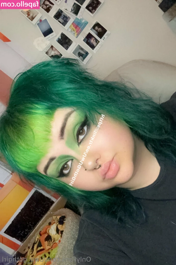uwu_gothgirl [ uwu-gothgirl ] - Week 1 of trying to get swole