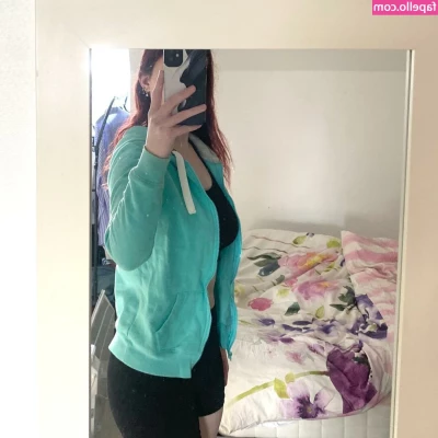 Chloe - No cucks looking at pic number 3