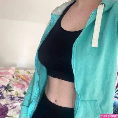 Chloe - Pink pussy and fat white ass