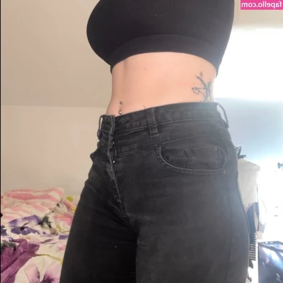 Chloe - hello my loves I m very hot