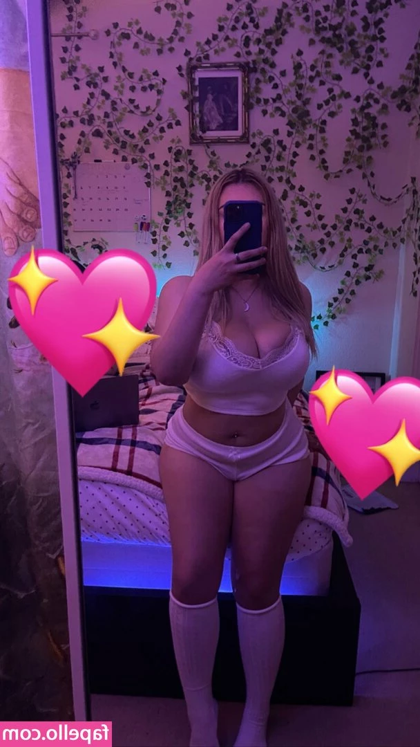 Chloe - Its TOO BIG its TOO THICK its TOO HARD AWAWAWAW! In a really hit