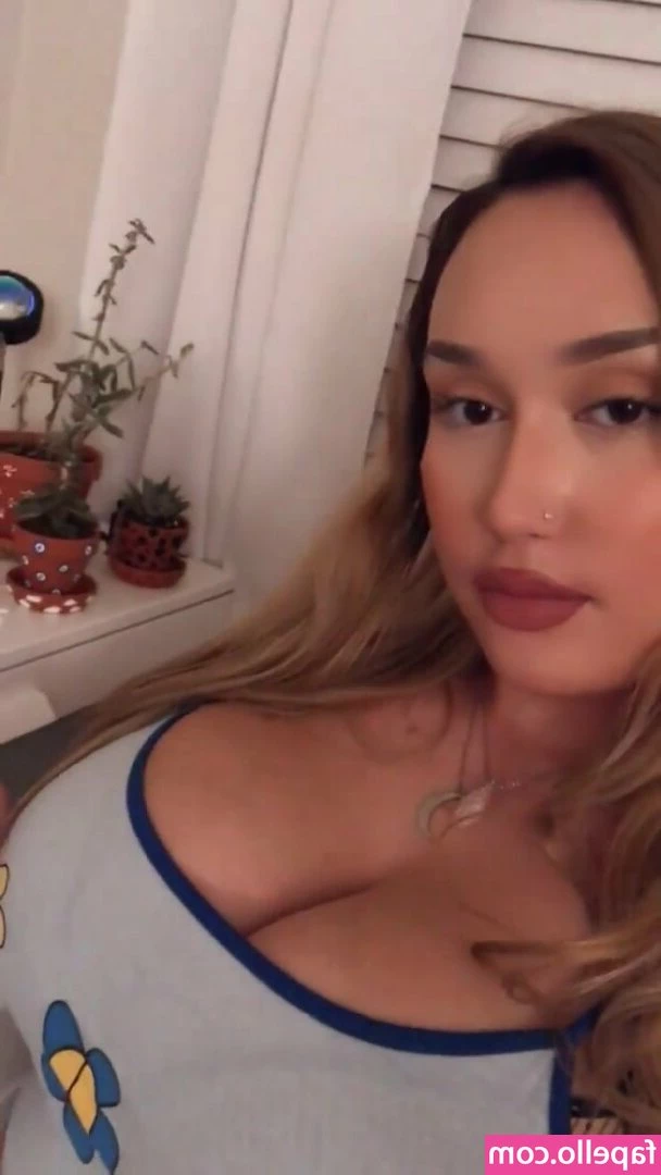 Chloe - Like COMMENT TIP